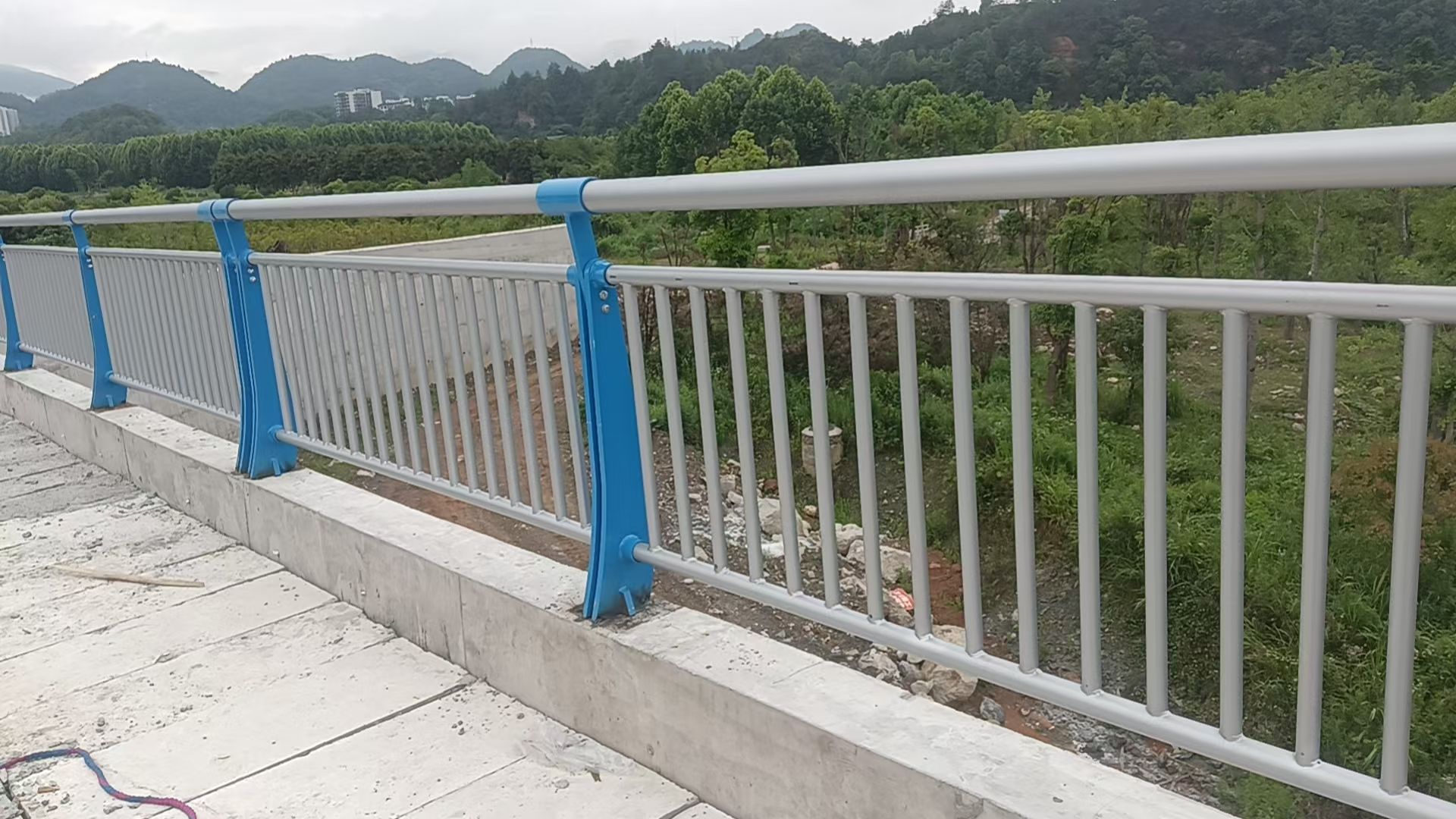 渭南市不锈钢栏杆铝合金护栏 - 哪里好